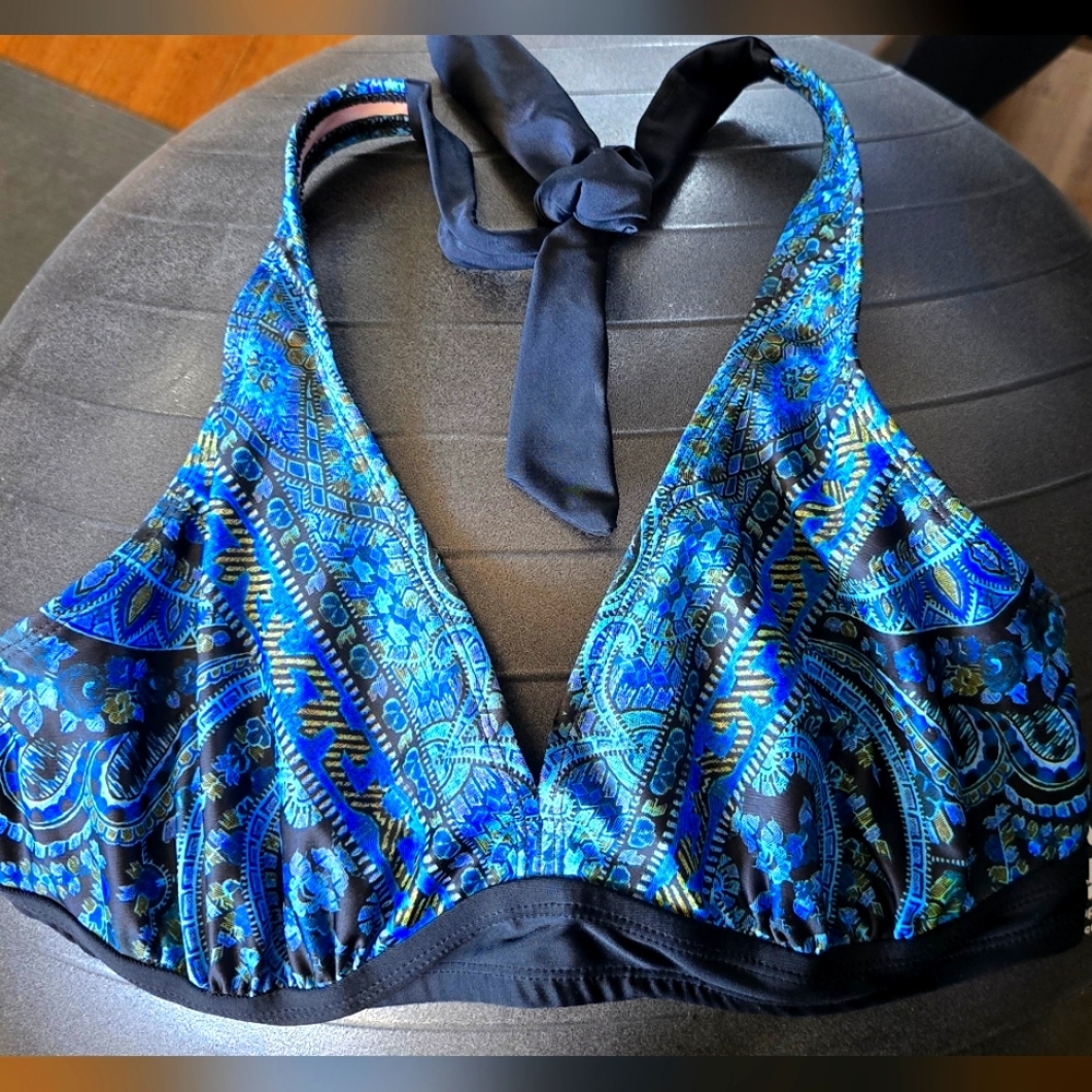 Athleta Lavender and Green Activewear Top 38 B C